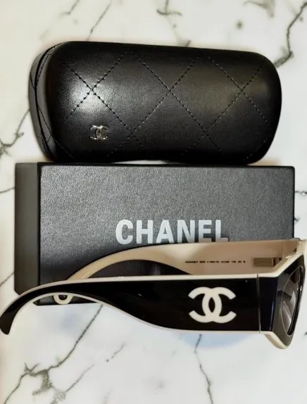 Lunettes de soleil Chanel noires – Chanel – noir et blanc 2
