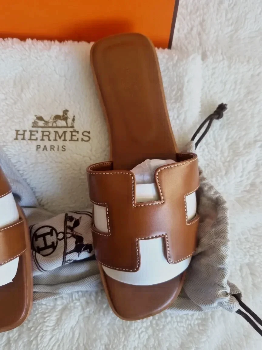 Hermès Oran sandales cuir camel blanc
