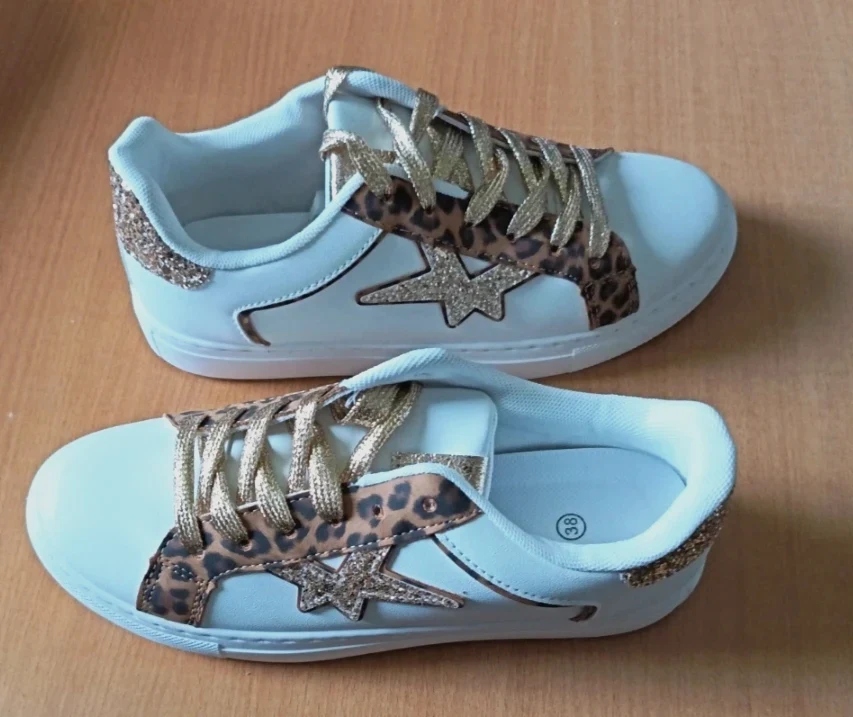 Baskets blanches à paillettes dorées et imprimé léopard – Pas de marque – taille EU 38