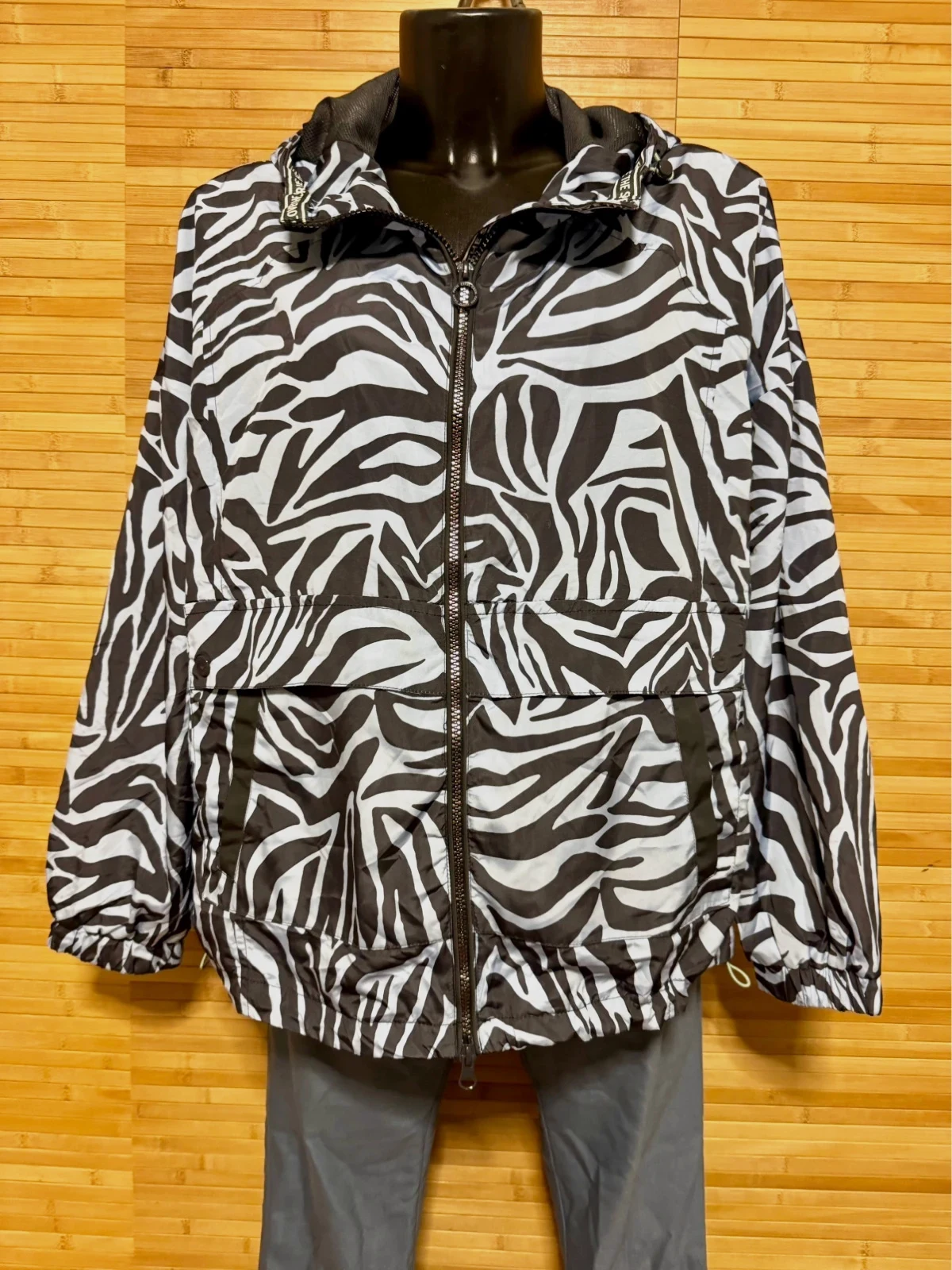 Chaqueta ligera cortavientos de marca Cecil talla L 😍
