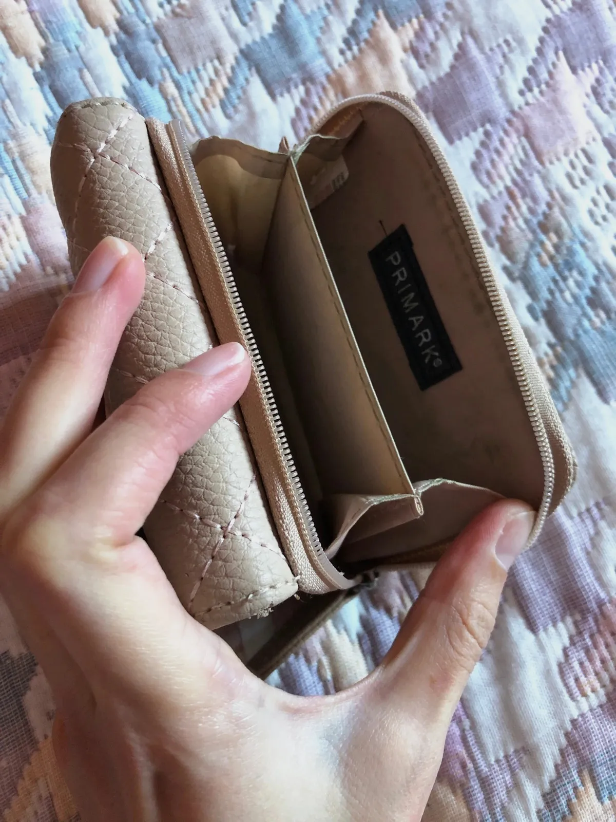 Monedero Tarjetero Primark – Beige Minimalista – Primark 4