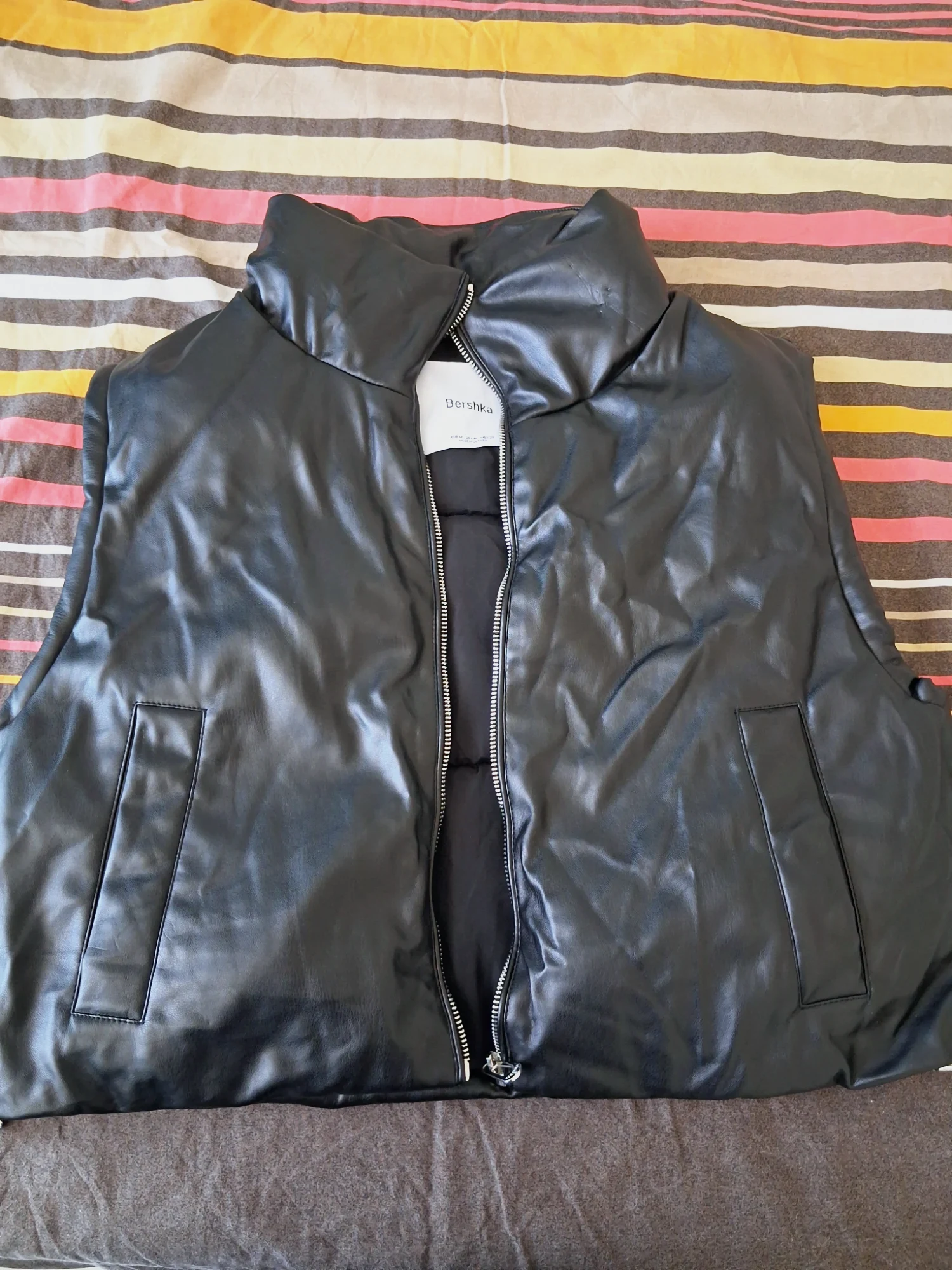Doudoune sans manches similicuir Bershka – Bershka – taille M