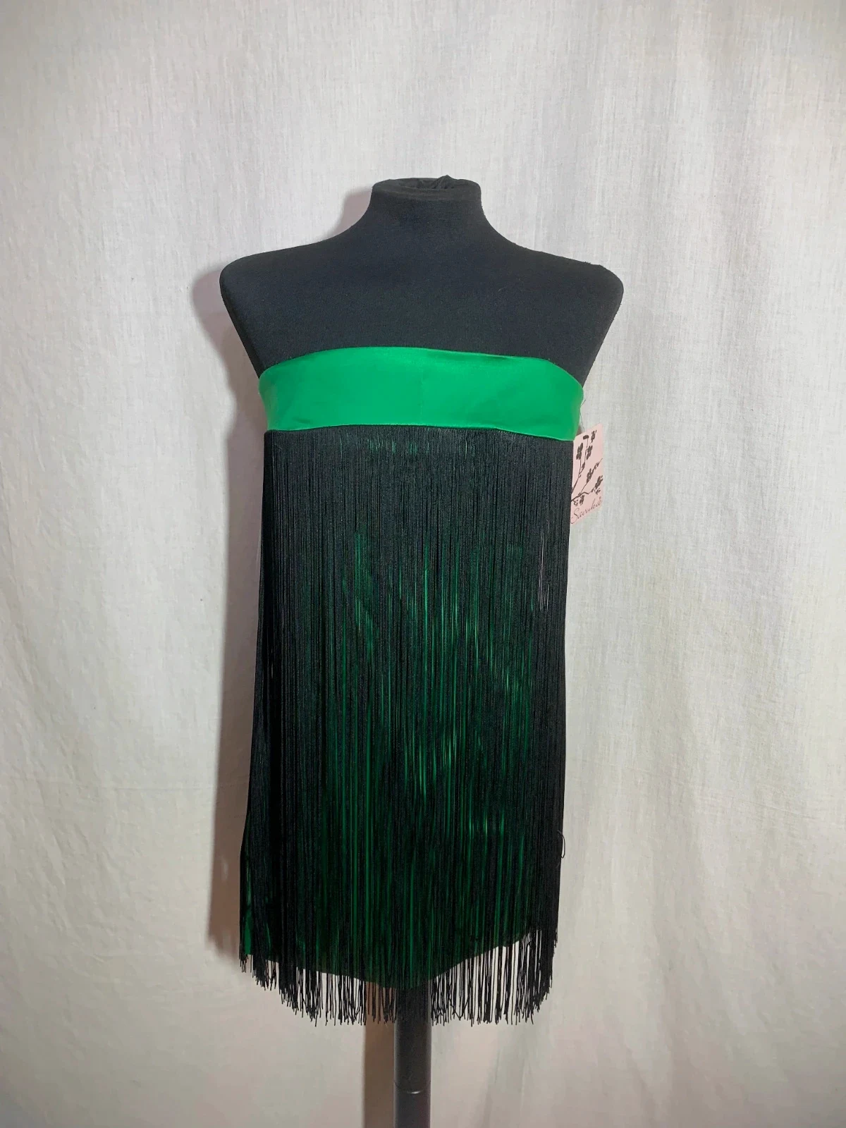 Vestido Verde y Negro con Flecos Sin Mangas | Green & Black Fringe Dress | Savuka