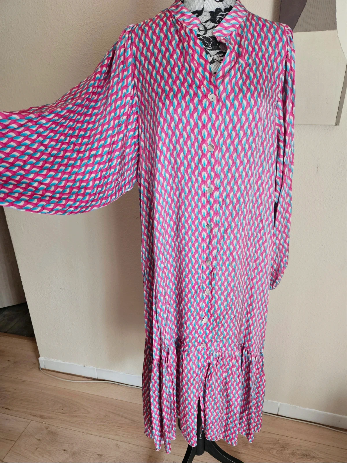 Magnifique robe en viscose et soie , fluide, TU 42 au 46