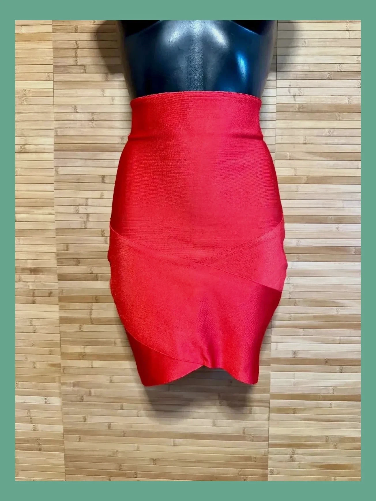 Divina falda tubo bondage , color rojo , talla L , marca Manosque 😍