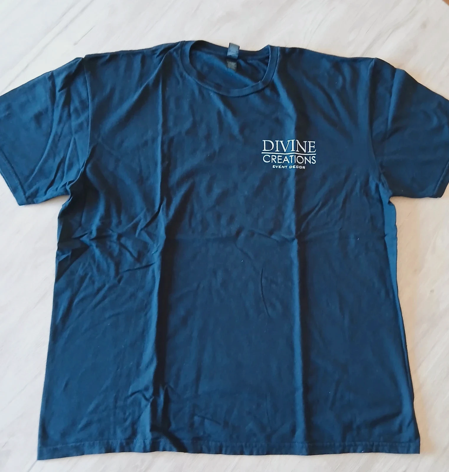 T-Shirt Taille XL Divine Creation Event Decor avec logo au dos