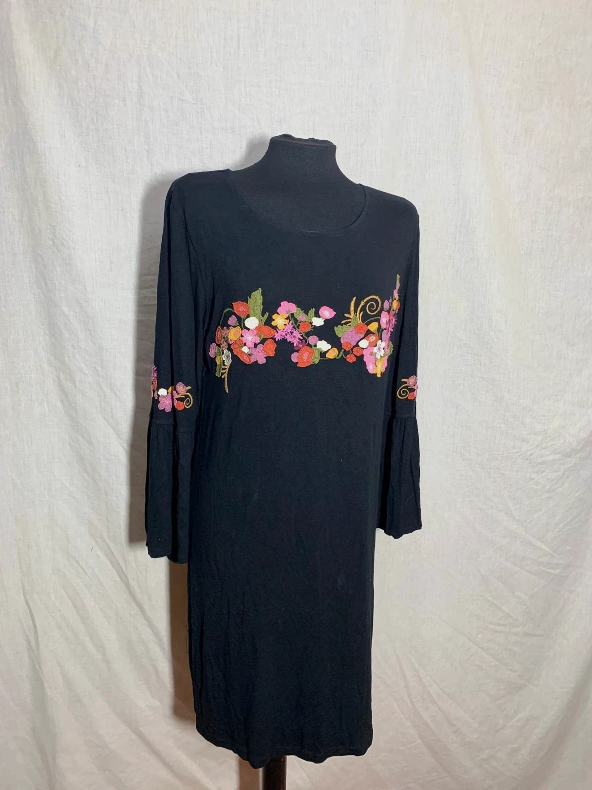 Vestido negro bordado | Black embroidered dress | Mamatayoe