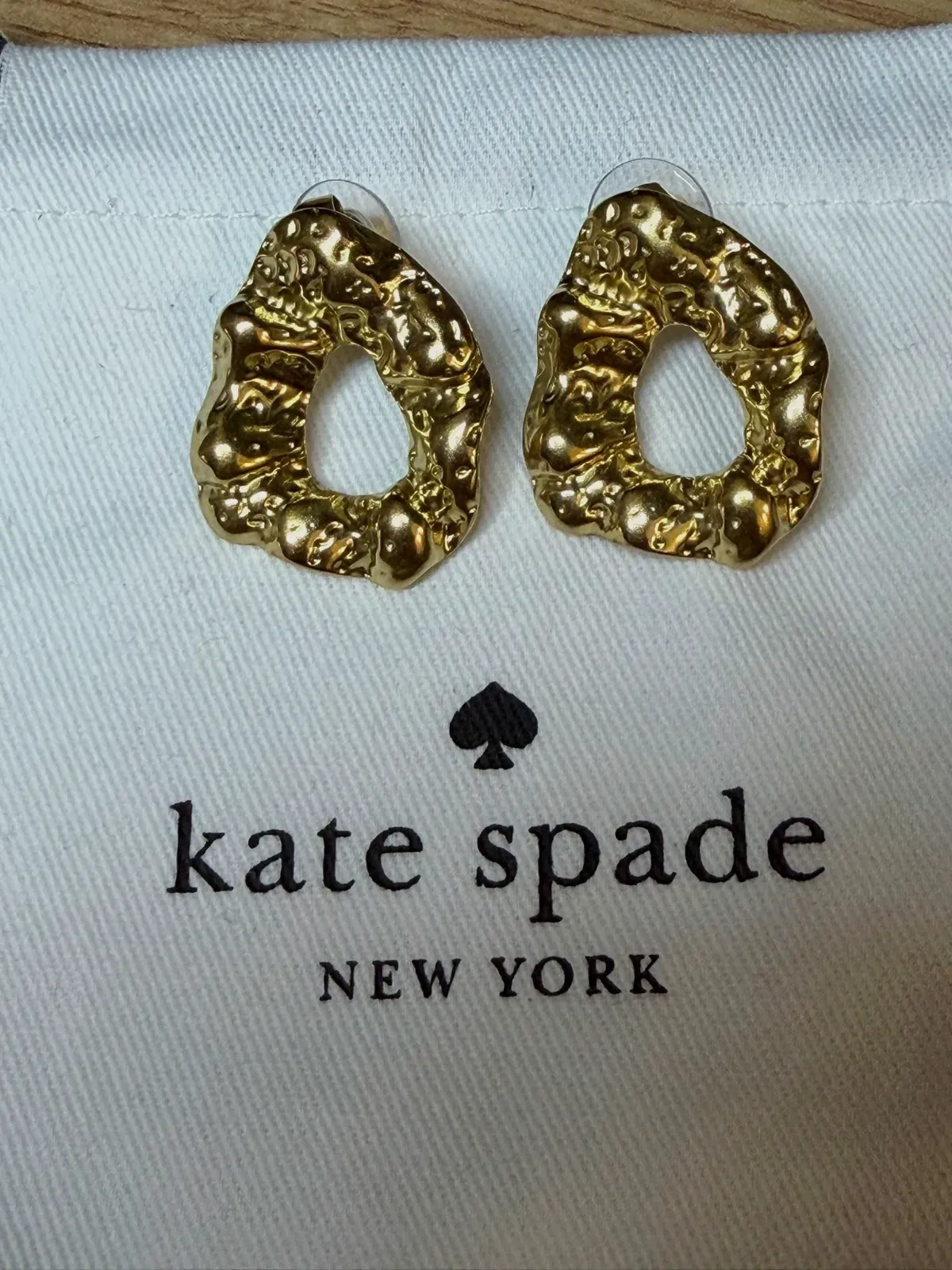 Boucles d'oreilles dorées martelées Kate Spade – kate spade – doré – taille Taille unique 8