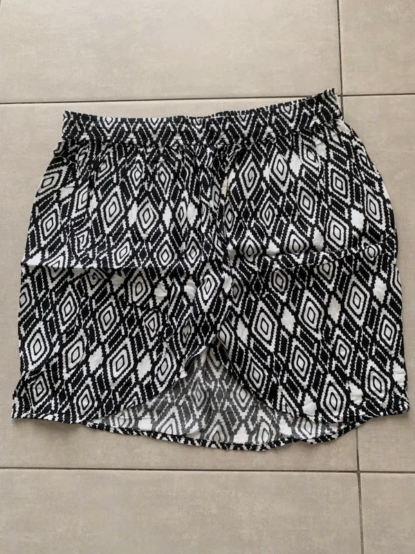 Jupe fluide noire et blanche imprimé graphique – Taille S – taille S / 36 / 8