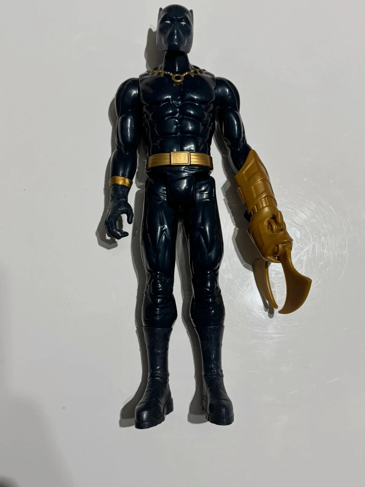 Figurine Black Panthère avec arme 30cm
