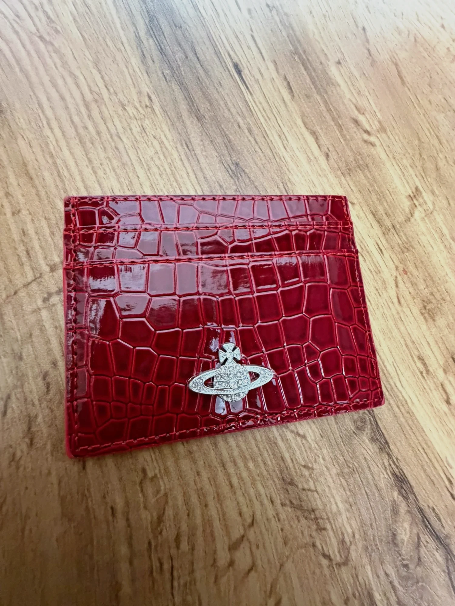 Porte-cartes Vivienne Westwood effet crocodile rouge
