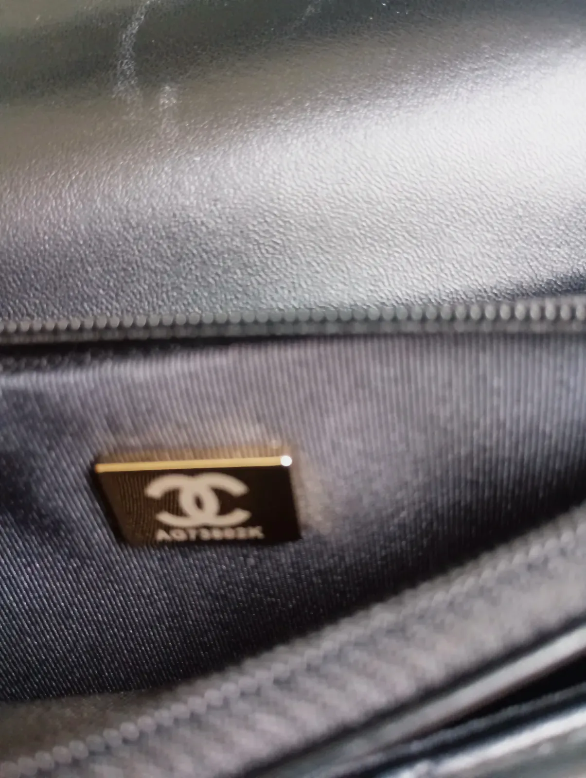 Chanel sac à main matelassé chaîne dorée – Chanel – noir – taille Taille unique 8
