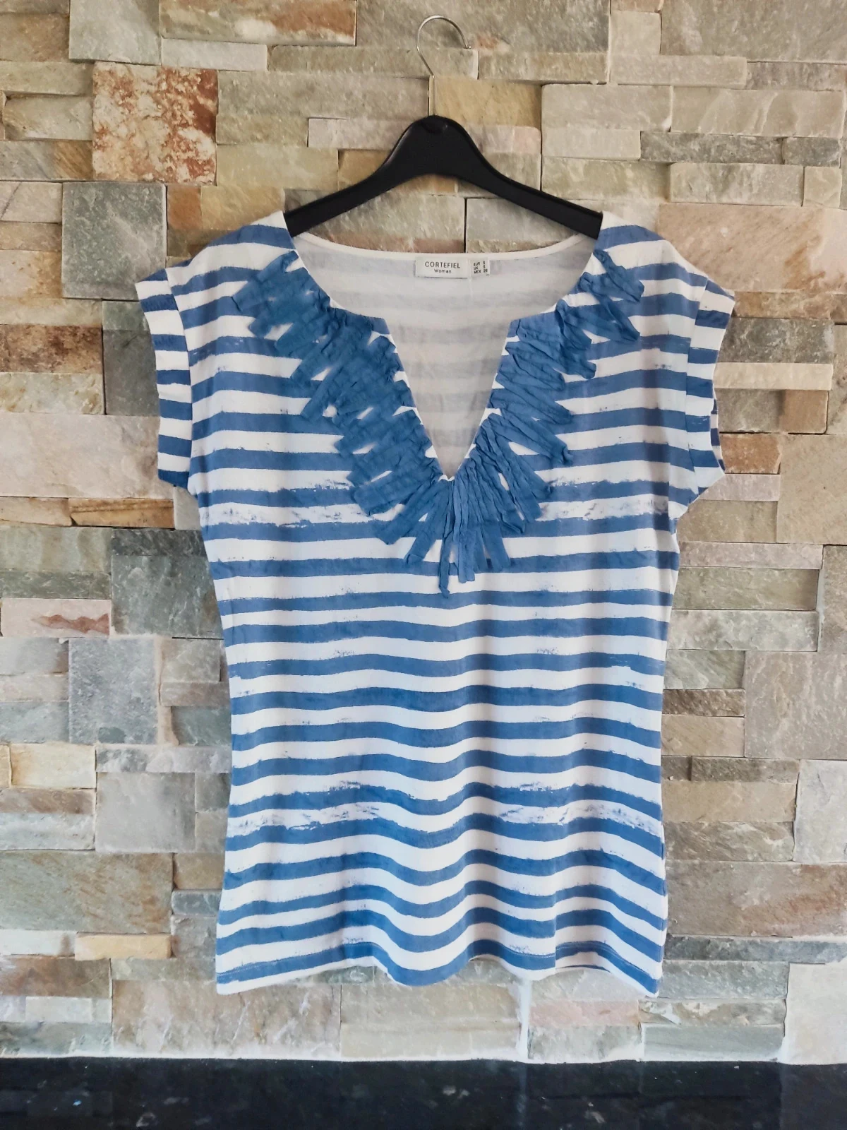 🔥Bonita camiseta con rayas azul y blanco y cintas de raso en borde cuello en pico