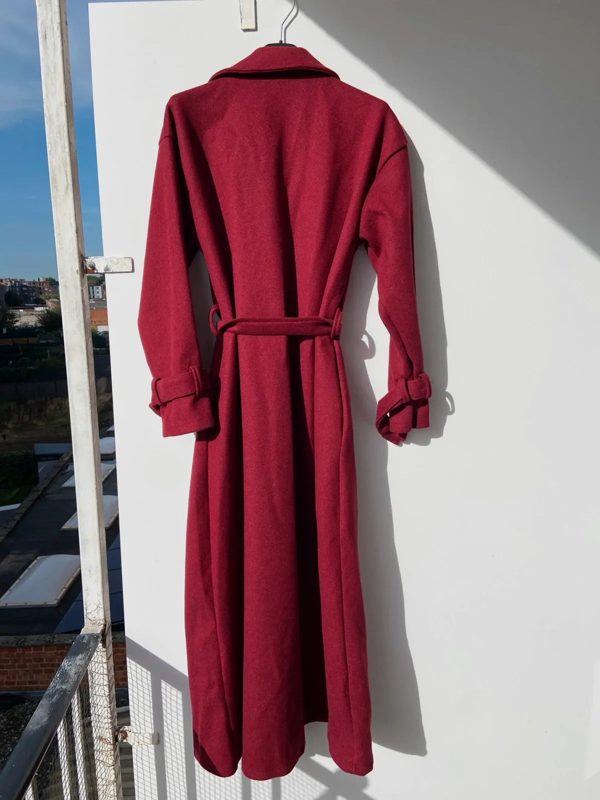 Manteau long bordeaux avec ceinture Taille Unique / Burgundy long overcoat One Size – taille Taille unique 3