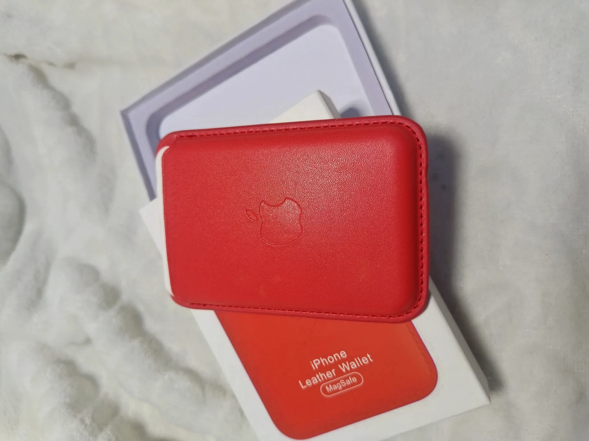 Porte-cartes Magsafe en cuir Apple rouge – Apple