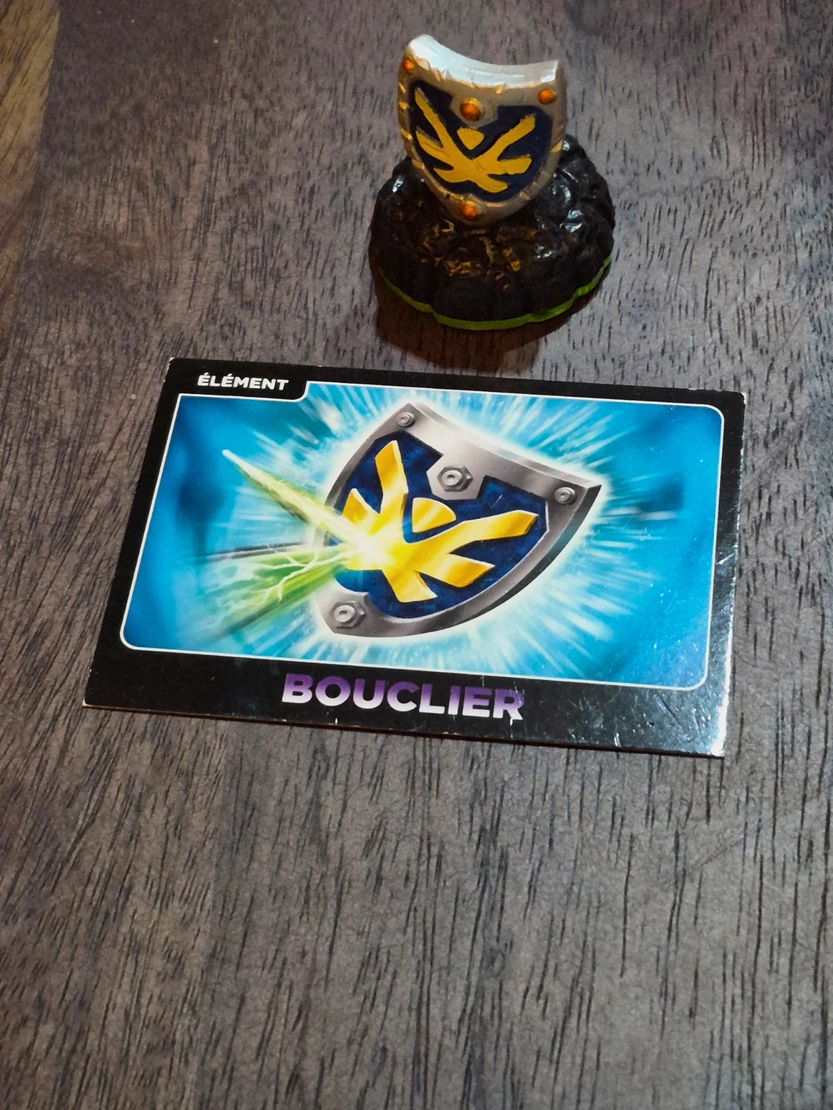 Skylanders Giants - Objet Magique Bouclier + Carte Officielle Topps
