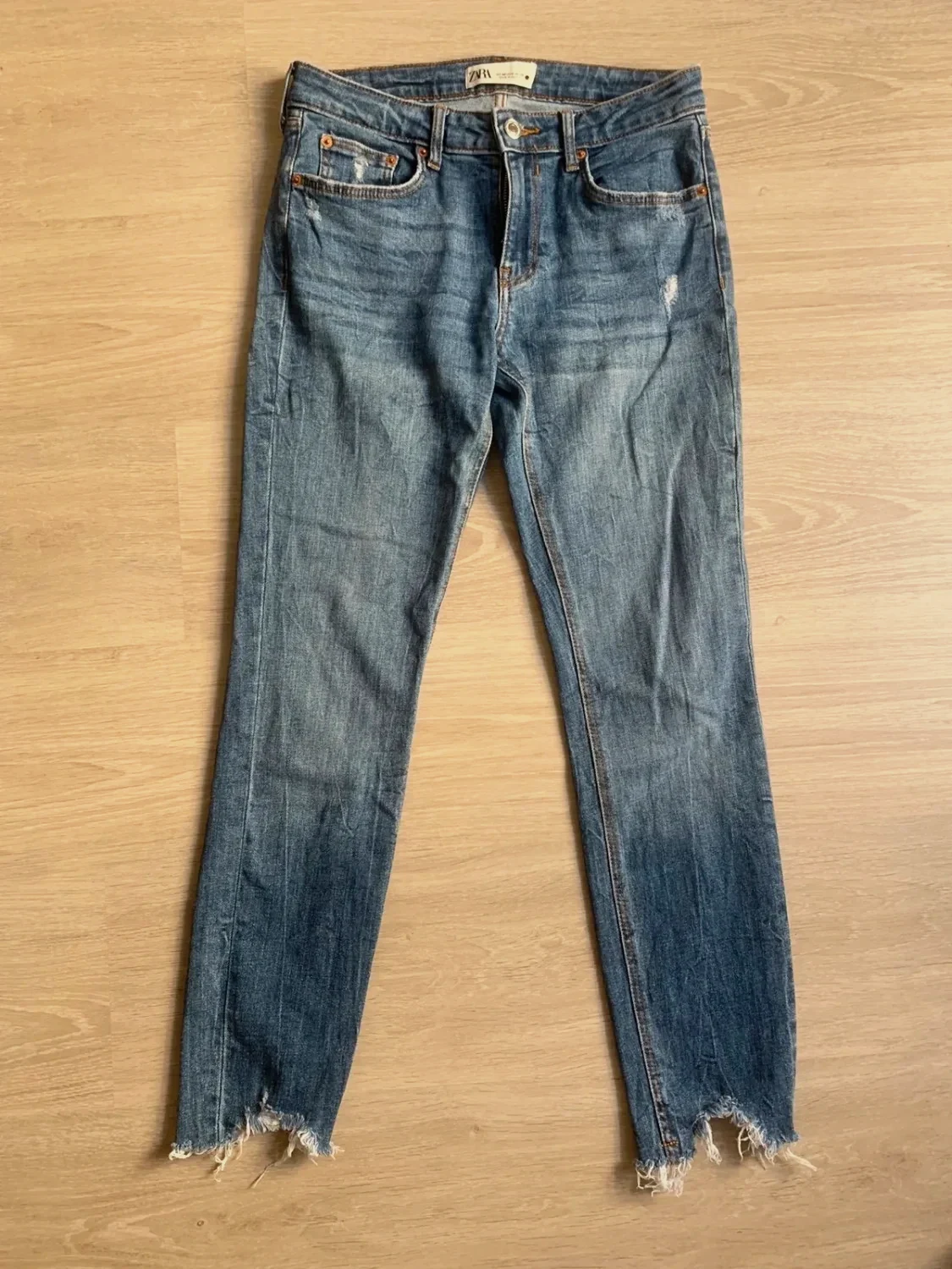 👖 Jean skinny Zara modèle The Skinny en denim bleu délavé. – Zara – taille S / 36 / 8