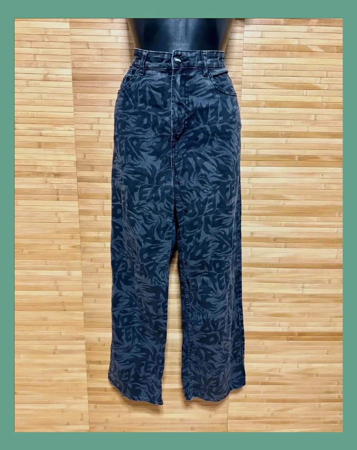 Vaquero ancho estampado de No Fear x H&M talla 38 😍