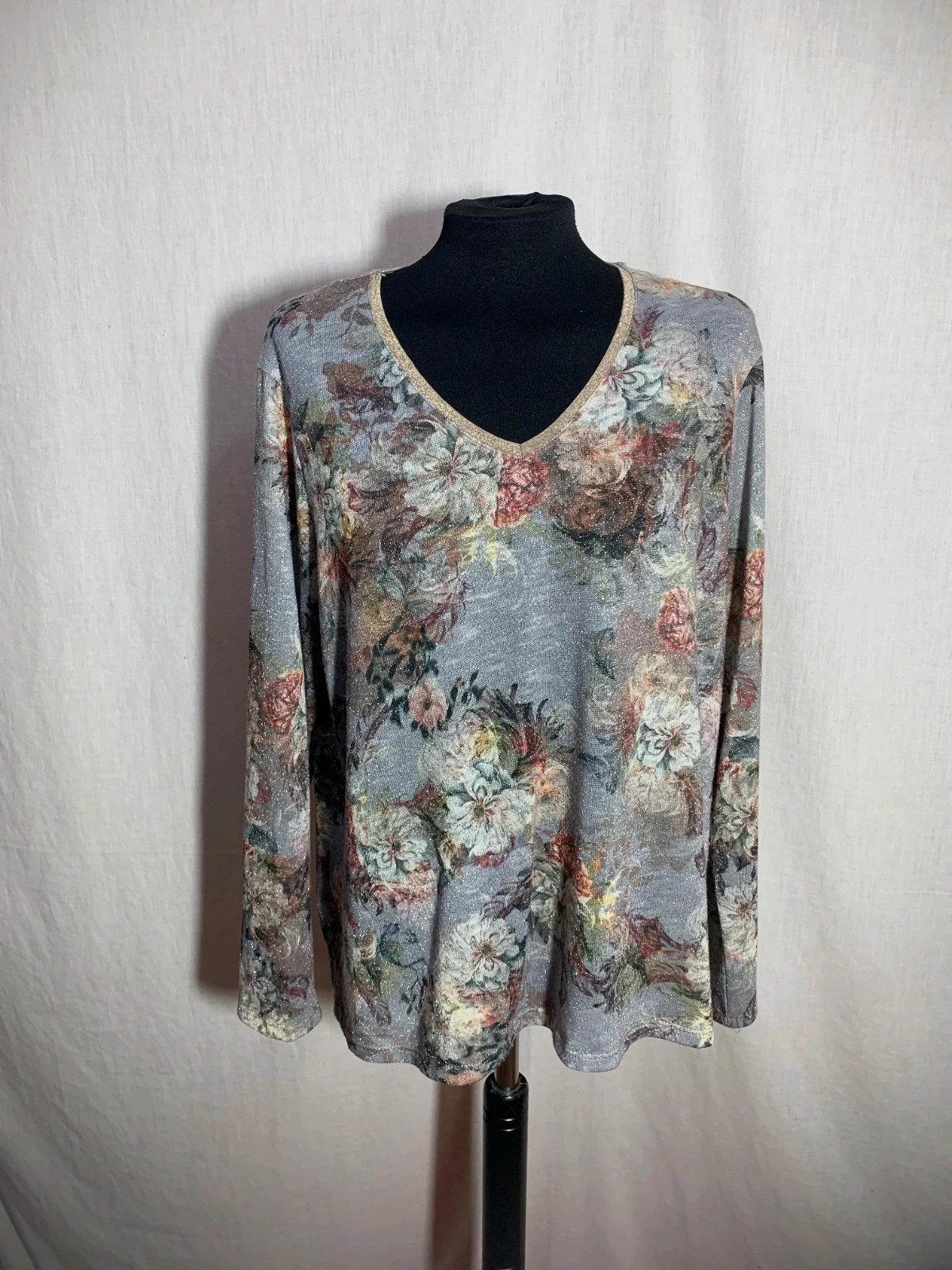 Camiseta Floral con Brillo | Floral Glitter T-Shirt | Punto Roma