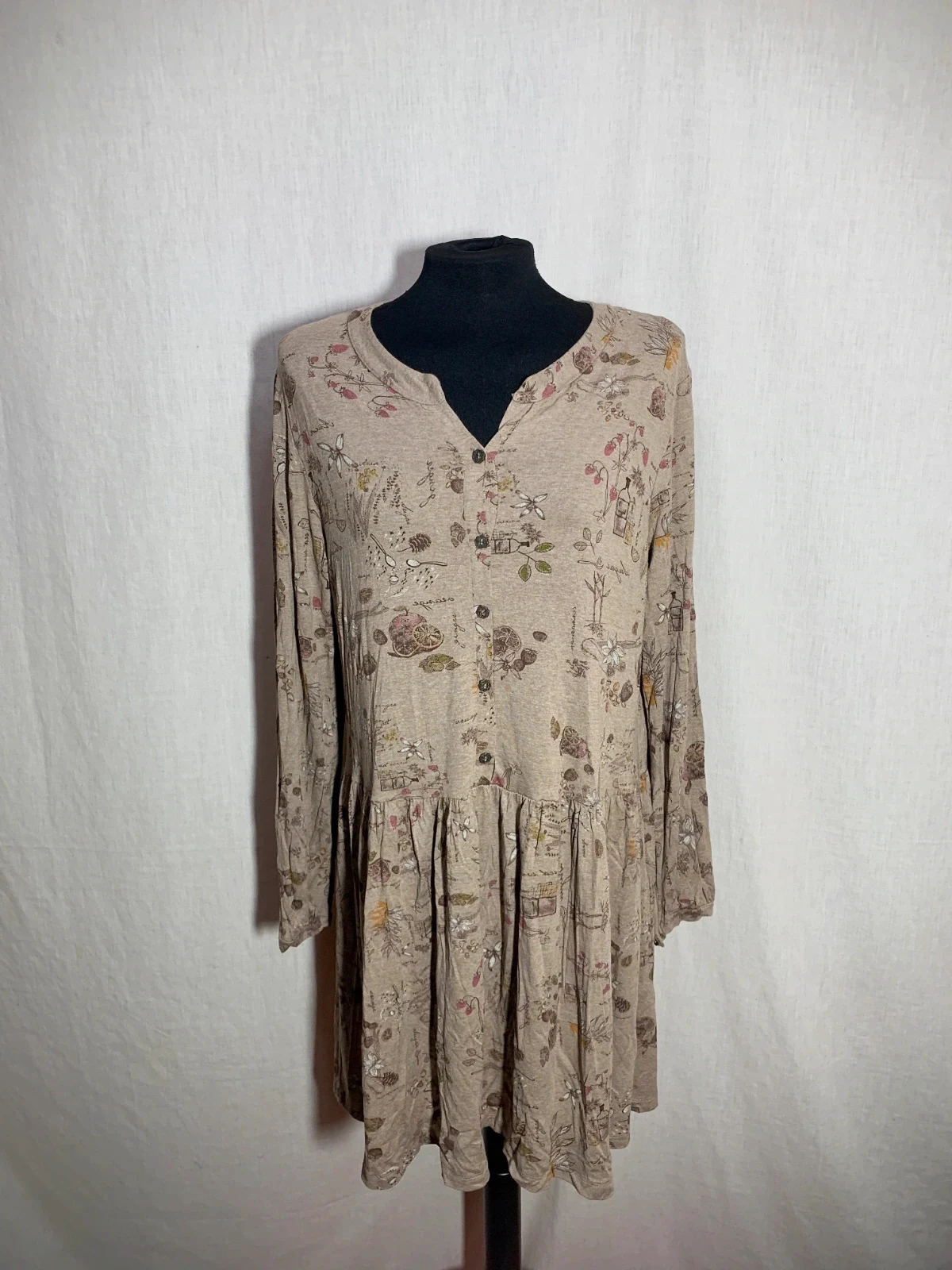 Vestido Beige Estampado Floral con Botones y Manga Larga | Floral Beige Dress | Mamatoyae