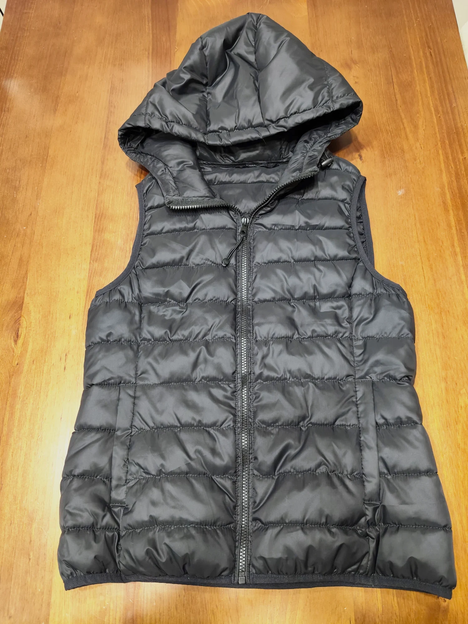 Women's black sleeveless vest Size S with hood and pockets