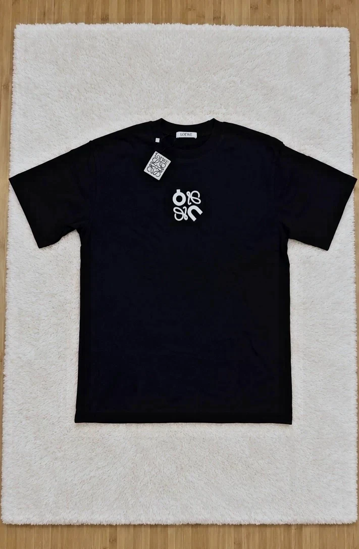 T-shirt on x loewe