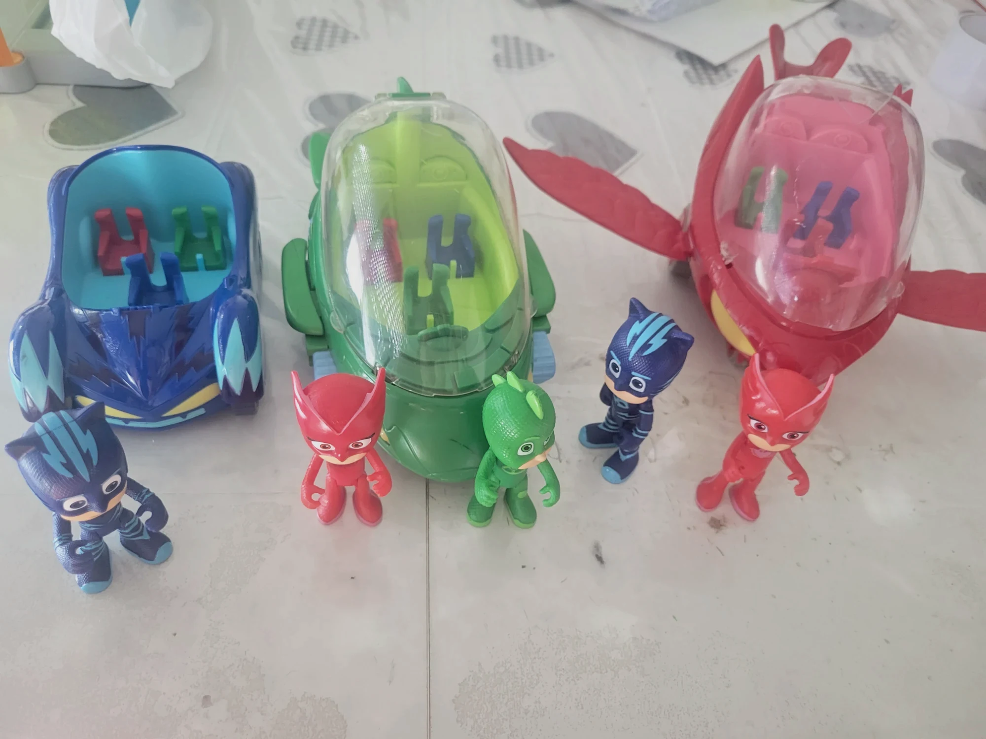 Lot de jouets pyjamasque véhicules et personnages