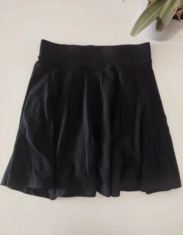 🖤 Falda skater negra de Bershka. Talla XS – Bershka – taille XS / 34 / 6