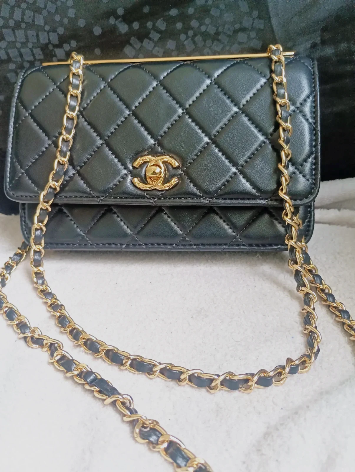 Chanel sac à main matelassé chaîne dorée