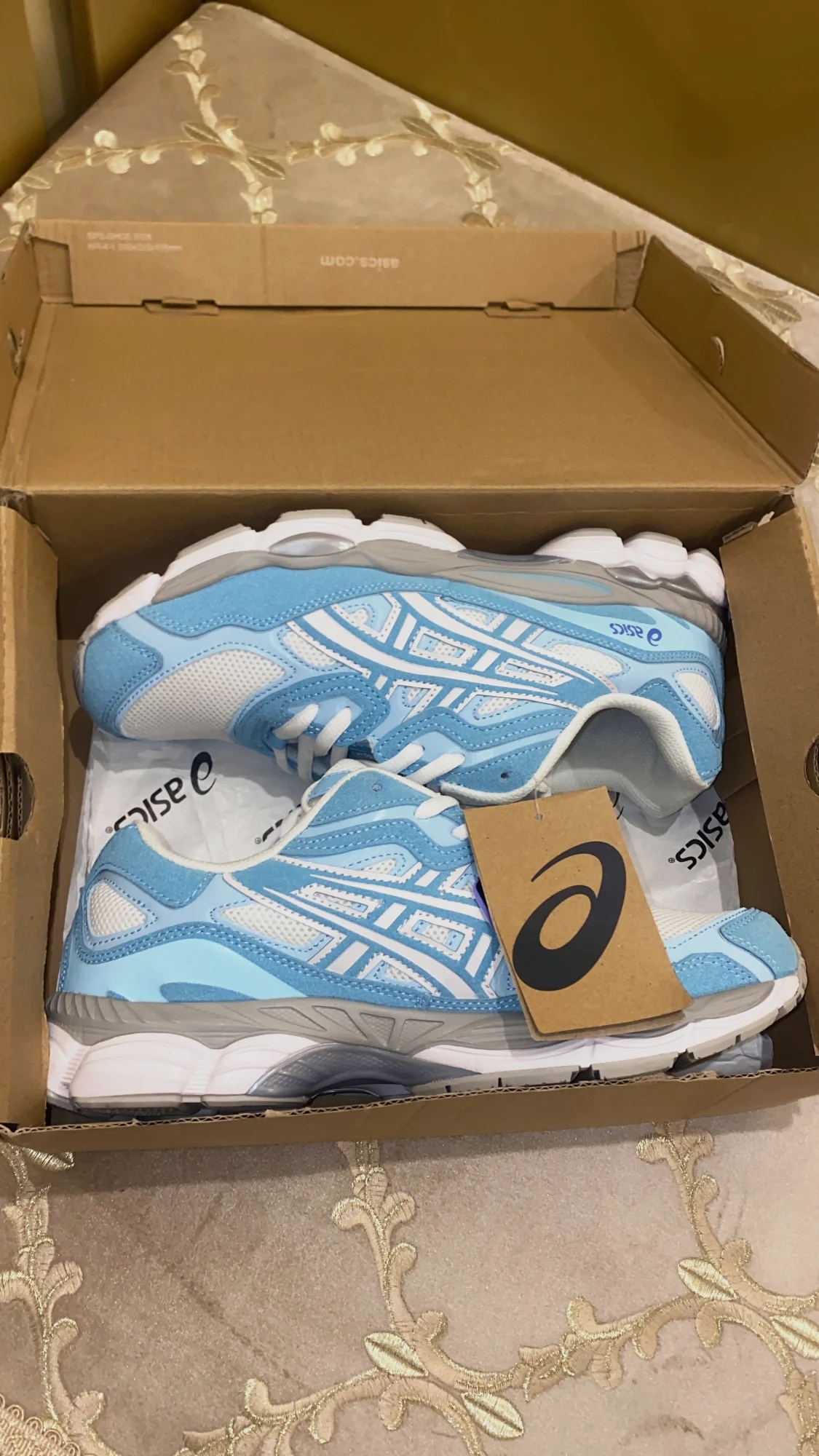 Baskets Asics bleues et blanches neuves