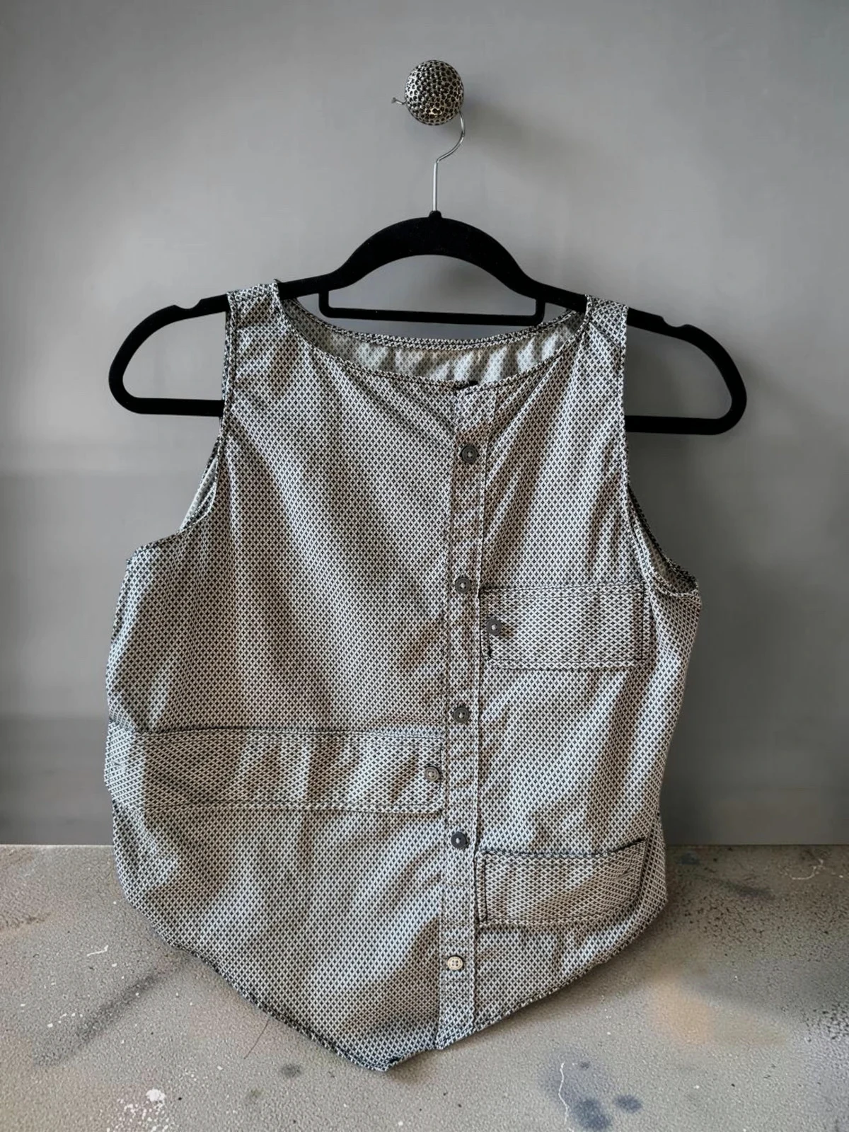 Top sans manches asymétrique upcyclé avant-garde – Vintage Dressing – taille S / 36 / 8