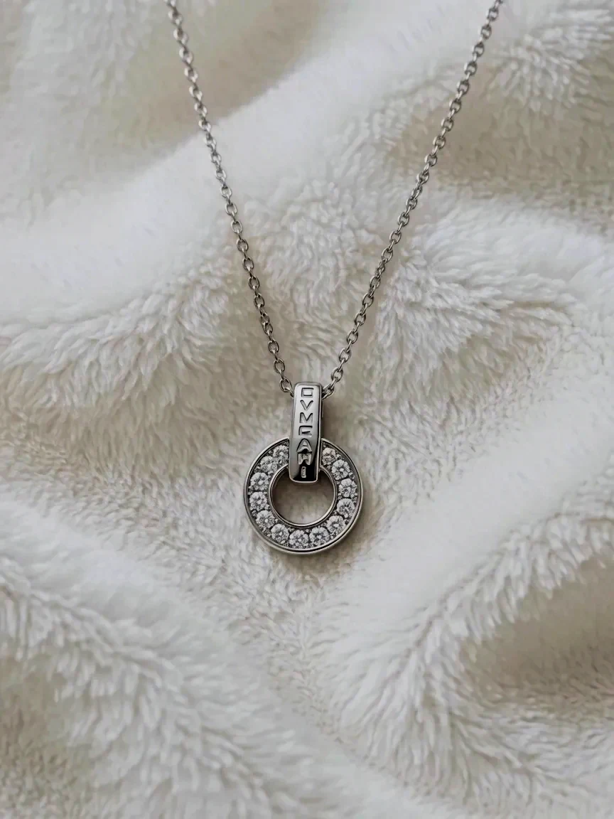 Collier pendentif rond strass argenté