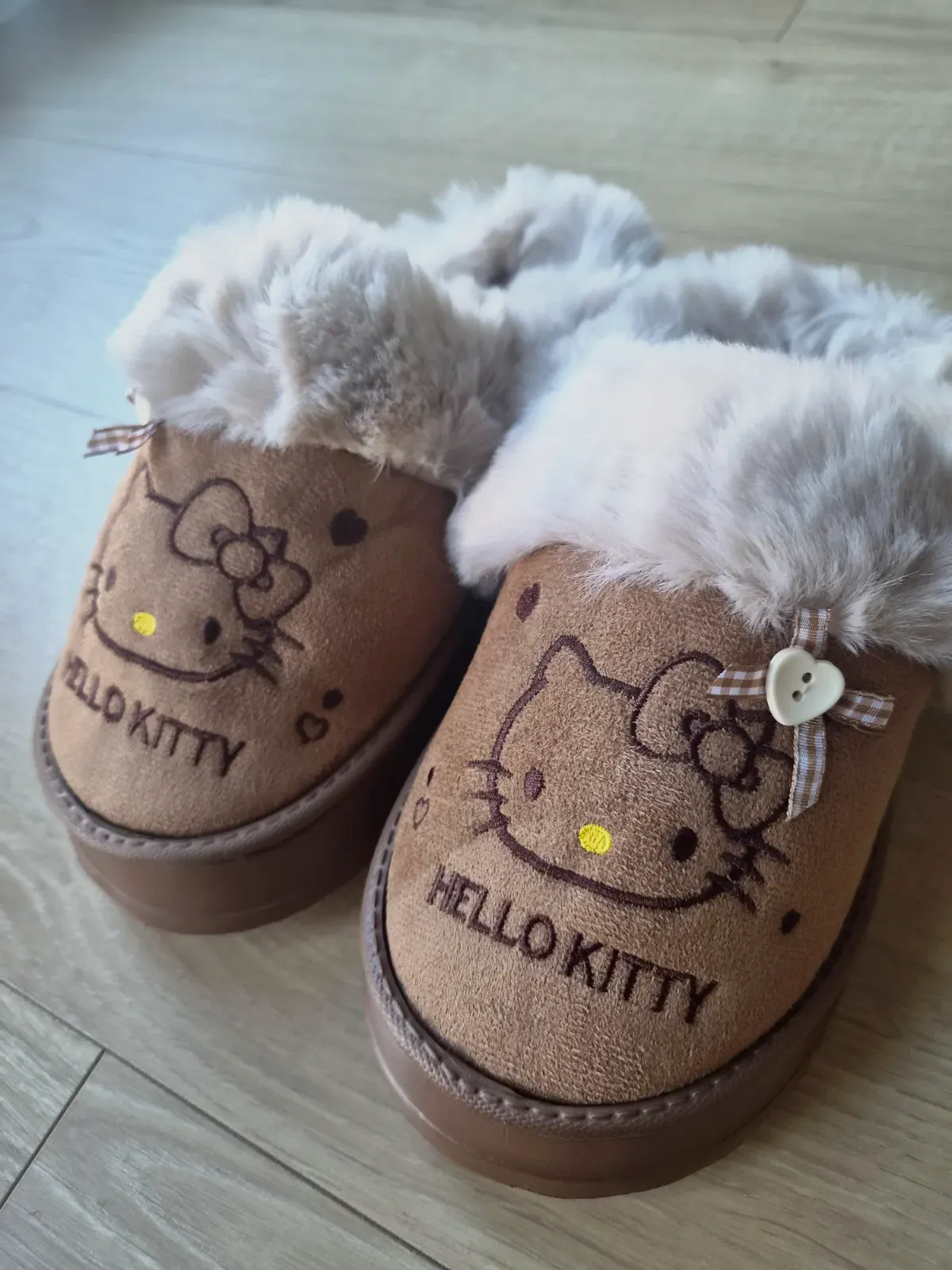 Chaussons Hello Kitty  fourrure – Sanrio – taille EU 38 3