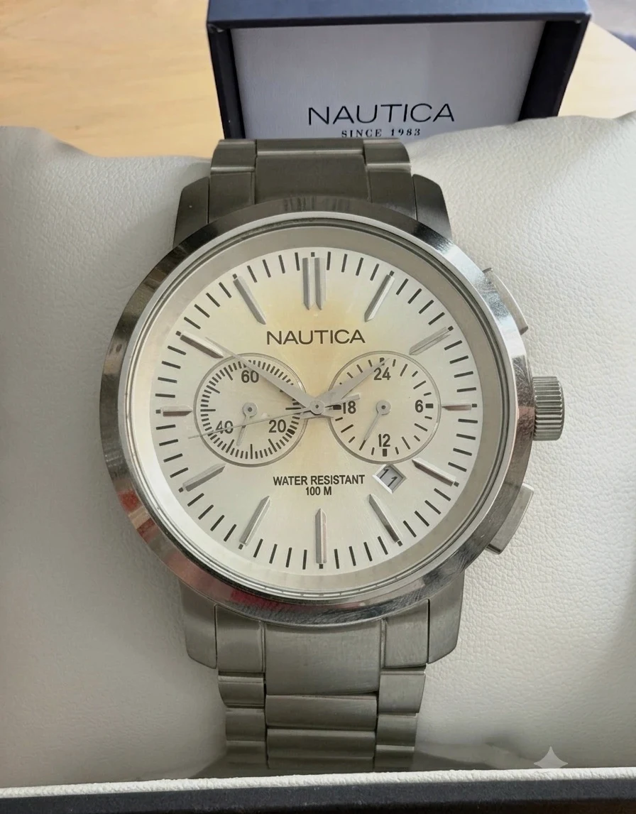 Montre Chronographe Nautica originale en excellent état (Modèle A22601GS)