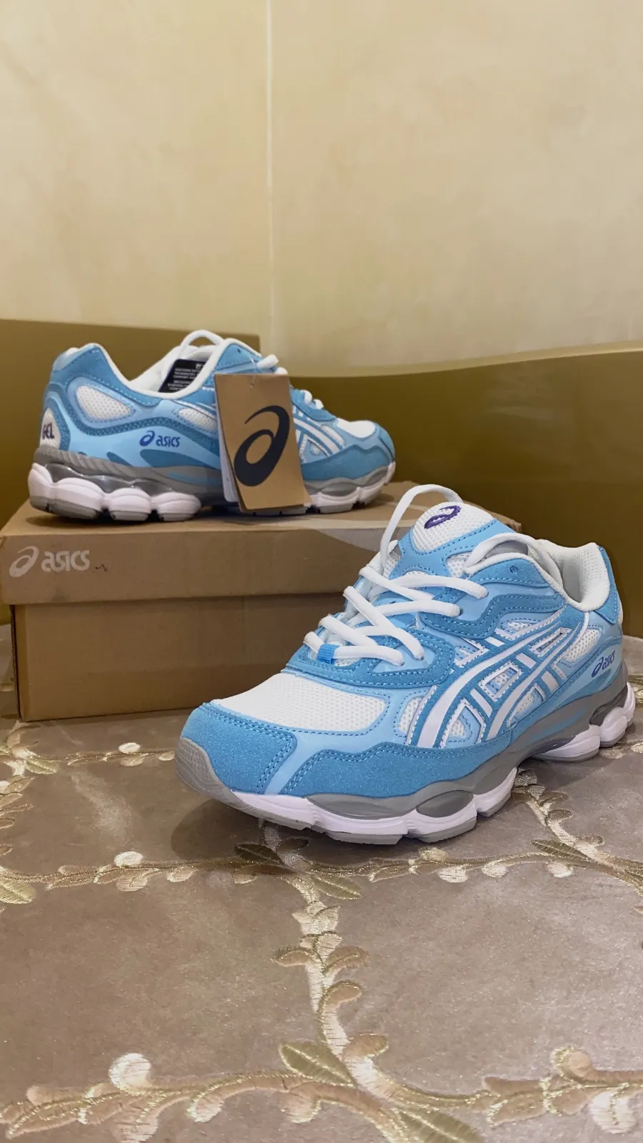 Baskets Asics bleues et blanches neuves – Asics – taille EU 42 2