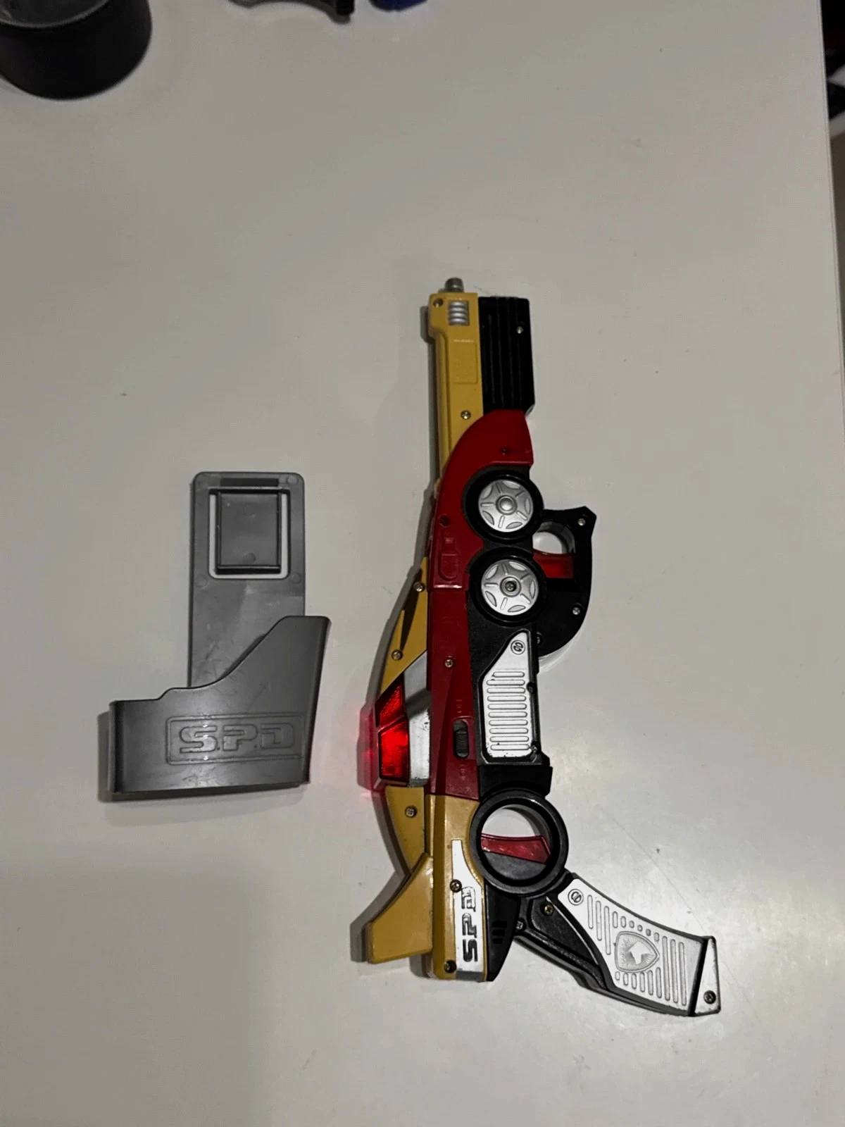 Pistolet amovible Power Rangers SPD Red Ranger Delta Blaster lumières et sons avec holster – Power Rangers – taille Taille unique
