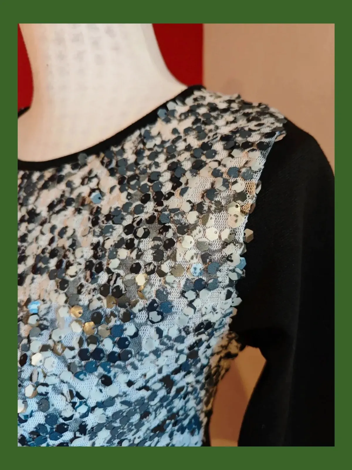 🌺 Vestido negro con el frente de gasa blanca cubierta de lentejuelas plateadas y blancas – Festa – taille M / 38 / 10 4