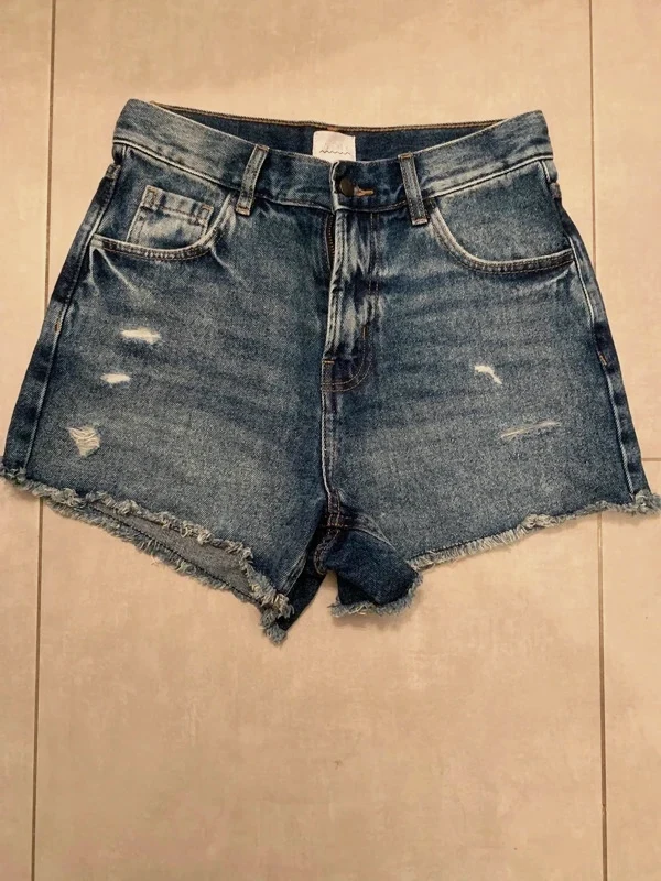 Short en jean La City taille 36 neuf – effet délavé tendance