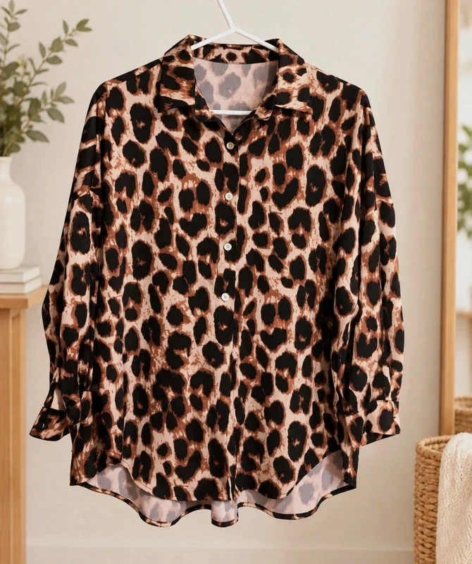 Leopard Print Blouse + Light Wash Jeans – Size L – NaaNaa – taille M / US 8-10