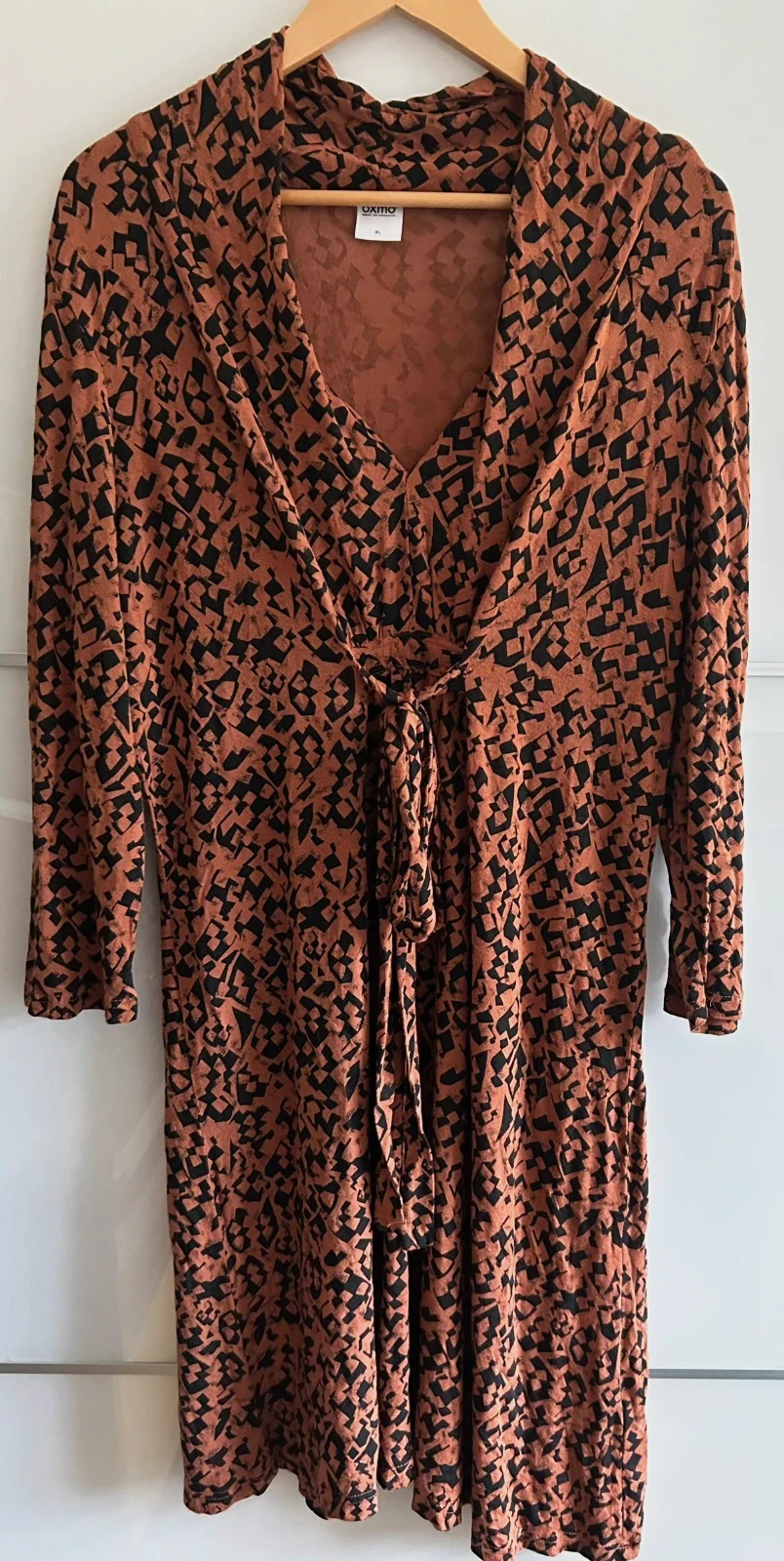 Robe fluide légère Oxmo XL viscose extensible marron noir – OXMO – taille XL / 42 / 14