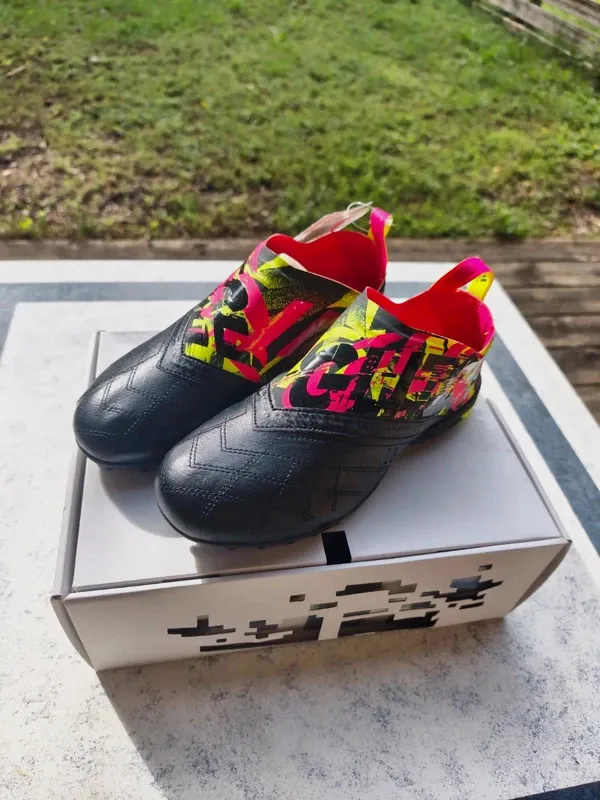 Chaussures terrain synthétique Adidas Glitch – adidas – noir, jaune, rose – taille 40 2