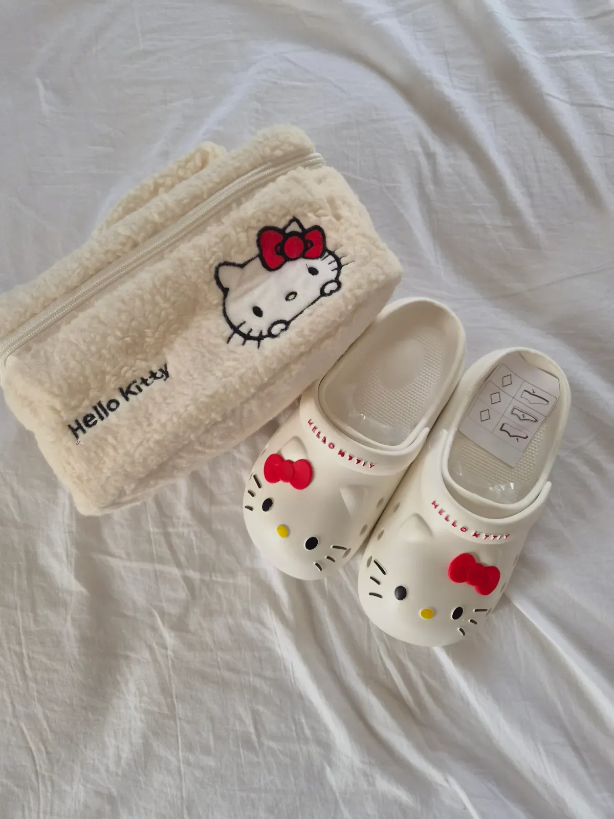 Sabots Hello Kitty blancs avec trousse assortie – Sanrio – taille EU 38 5
