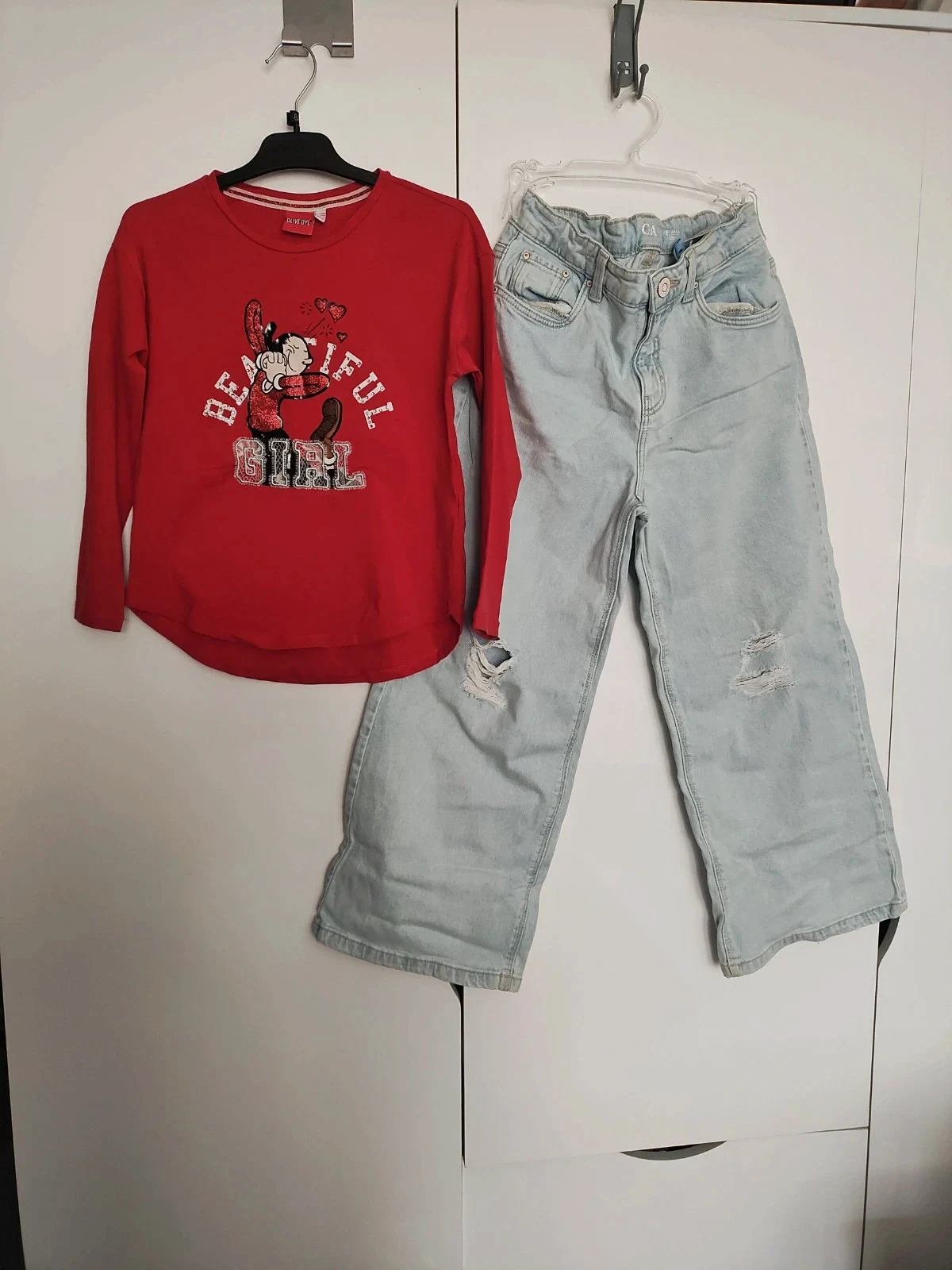 Jeans wide leg pent with t shirt