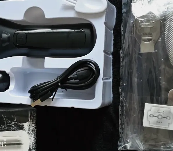 Rasoir électrique rechargeable noir avec accessoires – Sans marque – noir 3