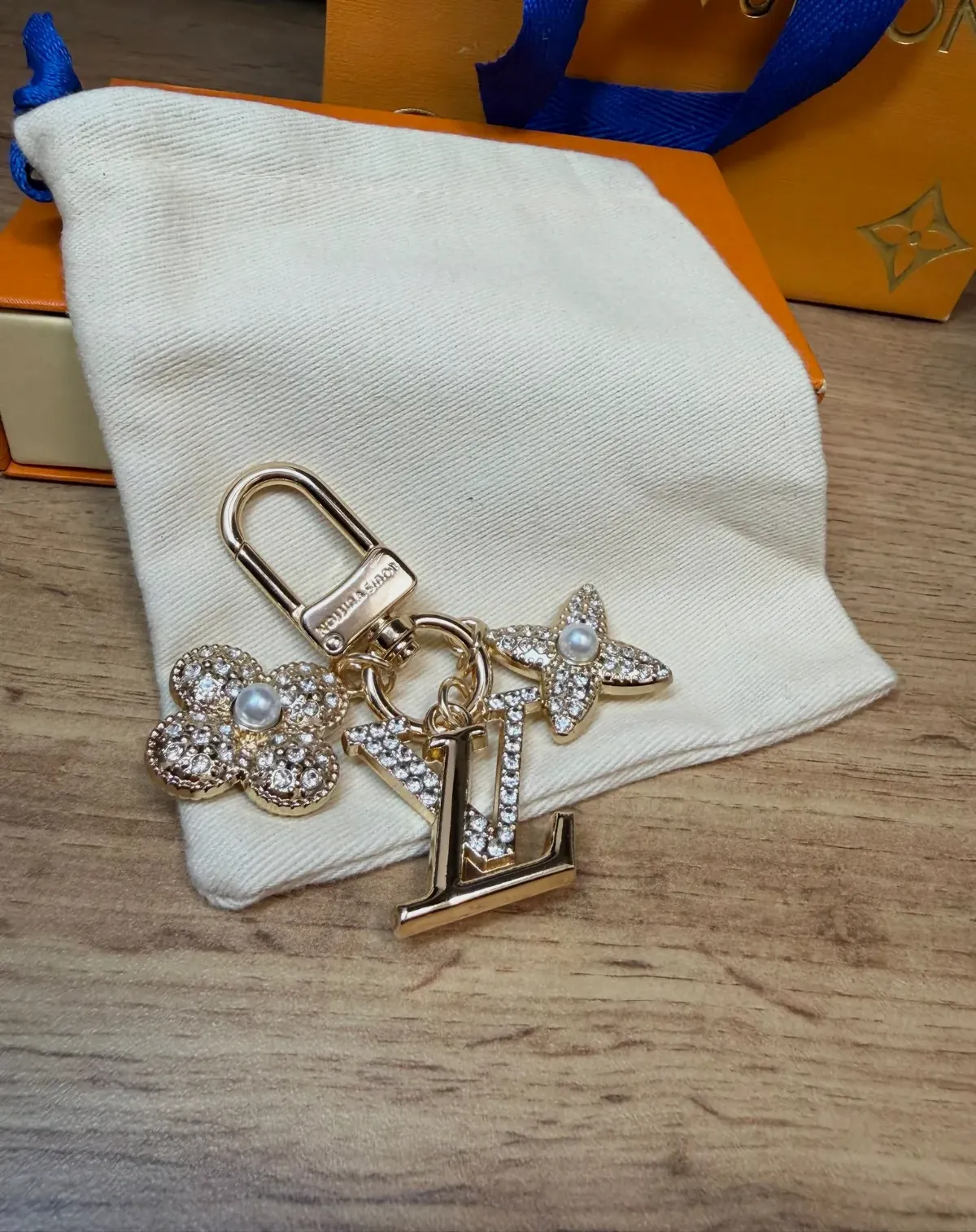 Porte-clés Louis Vuitton LV strass fleurs – Louis Vuitton – doré – taille S 6