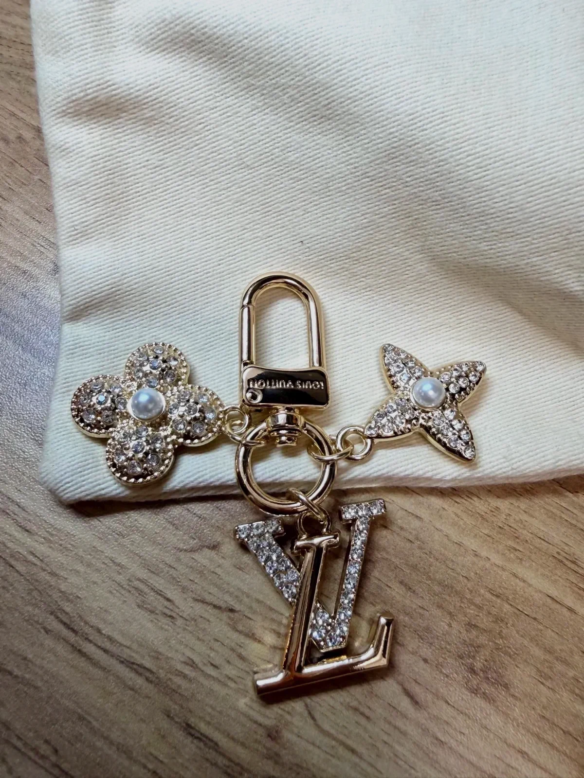 Porte-clés Louis Vuitton LV strass fleurs