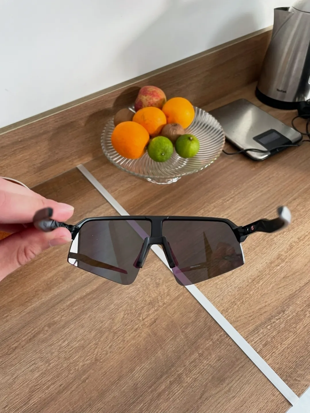 Lunettes de sport verres miroir – Oakley – noir et blanc avec verres bleu-vert dégradé 5