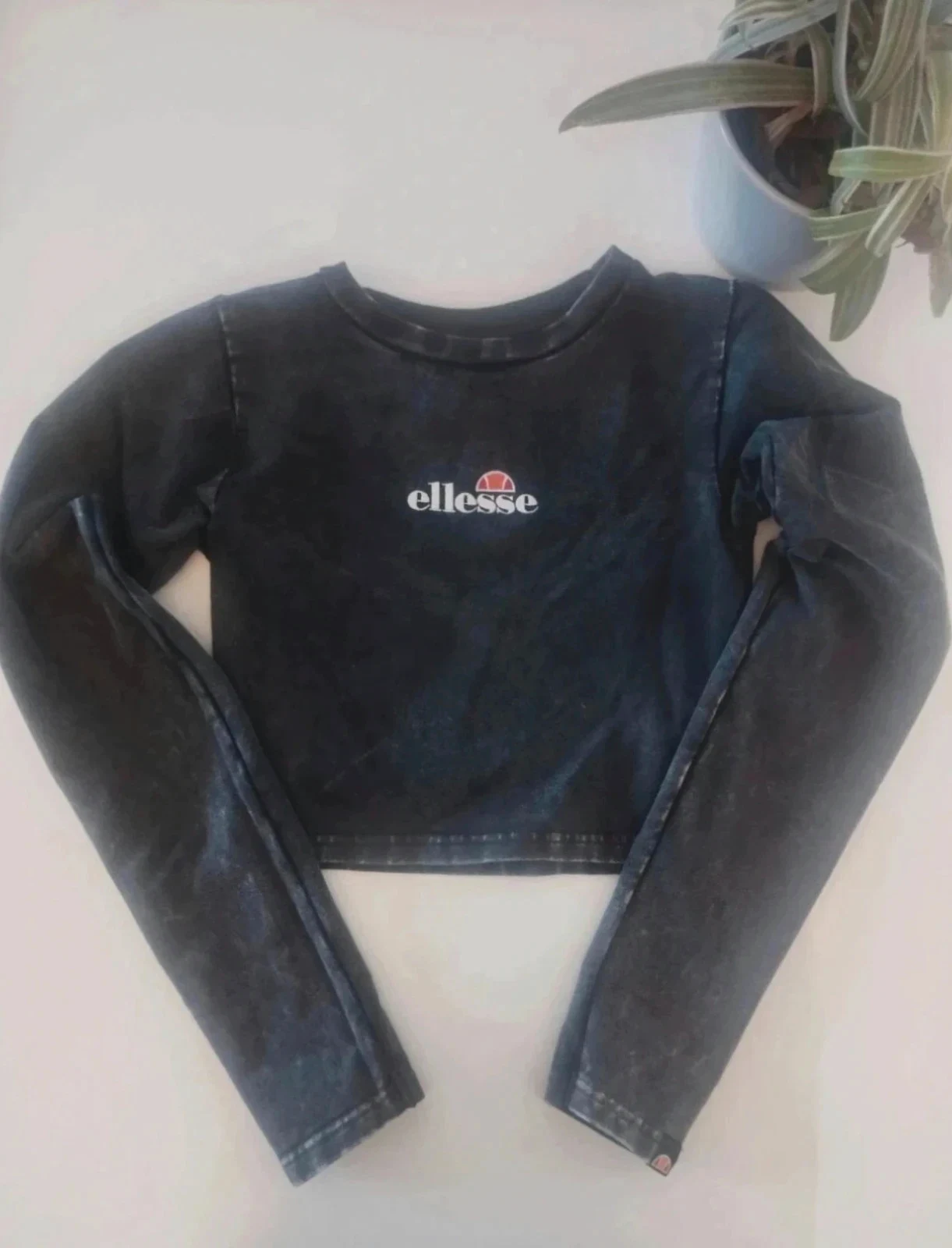 🔥 Crop Top Ellesse Manga Larga - Acid Wash - Talla XS