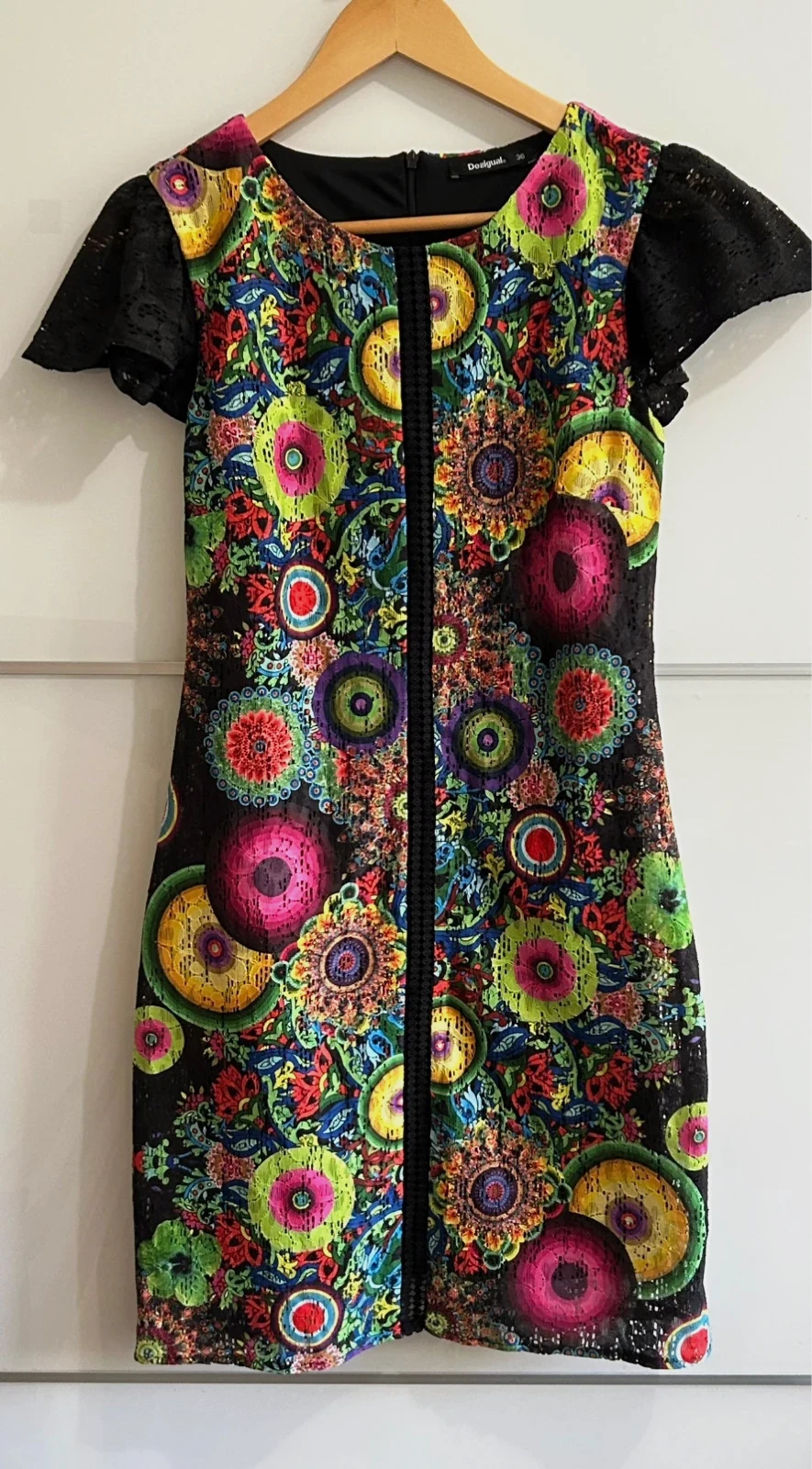 Robe Desigual T36 cintrée multicolore dentelle bohème chic