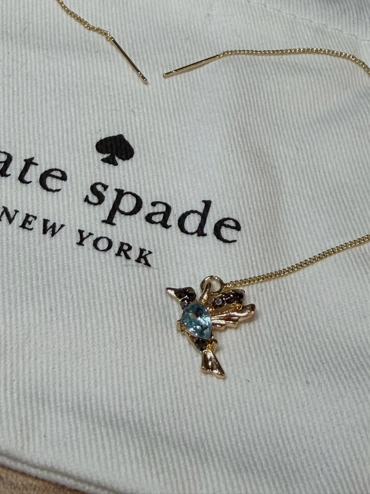 Boucles d'oreilles pendantes Kate Spade motif colibri – Kate Spade – doré – taille Taille unique 2